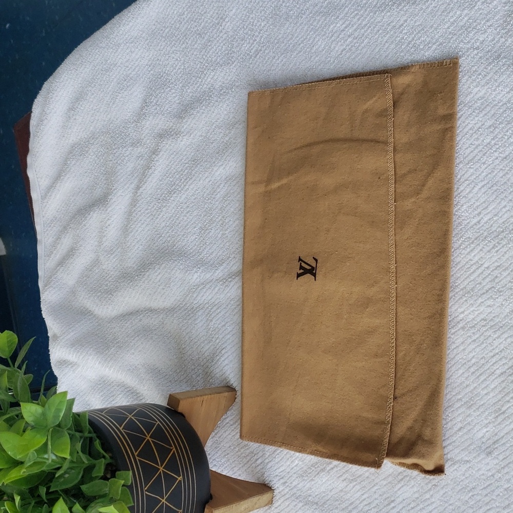 Louis vuitton dust cover- Authentic